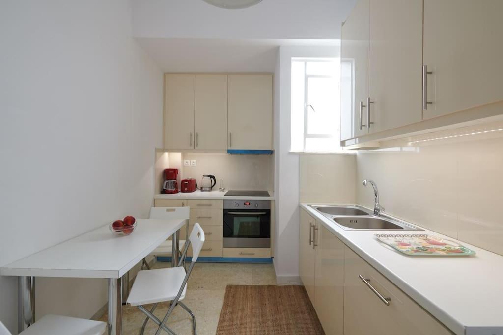 Apartment In The Heart Of The City Atena Exterior foto